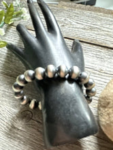 Load image into Gallery viewer, 10mm 7 Inch Stretch Sterling Silver Oxidized Pearls Bead Bracelet Southwestern