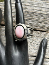 Load image into Gallery viewer, Mens Navajo 925 Sterling Silver Pink Conch Ring. Size 10.5 C Willi