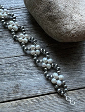 Load image into Gallery viewer, Floral Sterling Silver Freshwater Pearls Bead Bracelet. 7 Inch