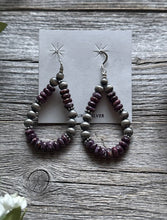 Load image into Gallery viewer, Sterling Silver Purple Spiny Oyster W Pearls Bead Loop Earrings.