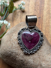 Load image into Gallery viewer, Native American Navajo Sterling Silver Purple Spiny Oyster Heart Pendant CY