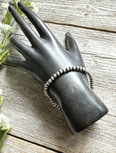 Load image into Gallery viewer, 4mm 7 Inch Stretch Sterling Silver Oxidized Pearls Bead Bracelet Southwestern