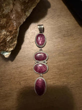 Load image into Gallery viewer, Navajo sterling silver purple spiny oyster pendant