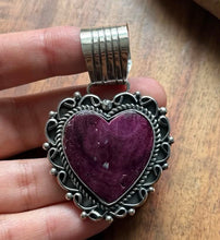 Load image into Gallery viewer, Native American Navajo Sterling Silver Purple Spiny Oyster Heart Pendant CY