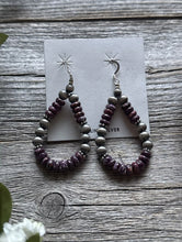 Load image into Gallery viewer, Sterling Silver Purple Spiny Oyster W Pearls Bead Loop Earrings.