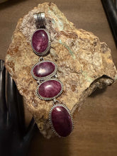 Load image into Gallery viewer, Navajo sterling silver purple spiny oyster pendant