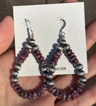 Load image into Gallery viewer, Sterling Silver Purple Spiny Oyster W Pearls Bead Loop Earrings.