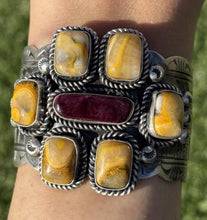 Load image into Gallery viewer, Navajo Sterling Silver Bumblebee Jasper Purple Spiny Oyster Cuff Bracelet. KY