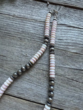 Load image into Gallery viewer, Southwestern Sterling Silver Pink Conch Bead Necklace. 18 Inch