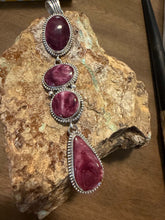 Load image into Gallery viewer, Navajo sterling silver purple spiny oyster pendant