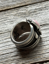 Load image into Gallery viewer, Mens Navajo 925 Sterling Silver Pink Conch Ring. Size 10.5 C Willi