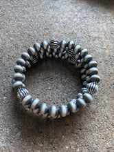 Load image into Gallery viewer, Sterling Silver Pearls Spiral Wrap Bead Bracelet. Free Size