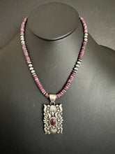 Load image into Gallery viewer, Navajo Sterling silver purple spiny oyster necklace pendant