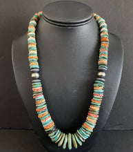 Load image into Gallery viewer, Sterling Silver Spiny Oyster W Green Turquoise Bead Necklace. 21.5 inch
