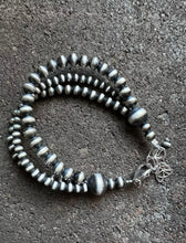 Load image into Gallery viewer, Sterling Silver 4mm 5mm 6mm Pearls Multi Strand Bead Bracelet. 7 inch