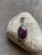 Load image into Gallery viewer, Native American Sterling Silver Purple Spiny Oyster Pendant. CS