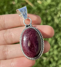 Load image into Gallery viewer, Native American Sterling Silver Purple Spiny Oyster Pendant. CS