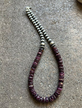 Load image into Gallery viewer, Sterling Silver Purple Spiny Oyster W Pearls Bead Necklace. 18 inch