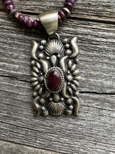 Load image into Gallery viewer, Navajo Sterling silver purple spiny oyster necklace pendant