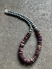 Load image into Gallery viewer, Sterling Silver Purple Spiny Oyster with Pearls Bead Necklace. 18 inch