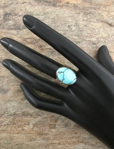 Vintage Old Pawn Sterling Silver Turquoise Ring. Size 7.5