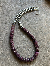 Load image into Gallery viewer, Sterling Silver Purple Spiny Oyster W Pearls Bead Necklace. 18 inch