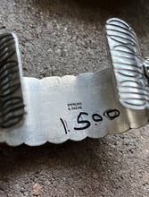 Load image into Gallery viewer, Navajo Sterling Silver Spiny Oyster White Buffalo Turquoise Cuff Bracelet. CY