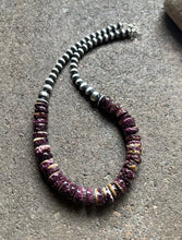 Load image into Gallery viewer, Sterling Silver Purple Spiny Oyster with Pearls Bead Necklace. 18 inch