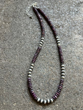 Load image into Gallery viewer, Sterling Silver Purple Spiny Oyster with Pearls Bead Necklace. 18 inch