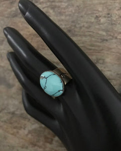 Vintage Old Pawn Sterling Silver Turquoise Ring. Size 7.5