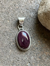 Load image into Gallery viewer, Native American Sterling Silver Purple Spiny Oyster Pendant. CS