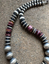 Load image into Gallery viewer, Sterling Silver Graduated Purple Spiny Oyster W Pearls Saucer Bead Necklace. 18”