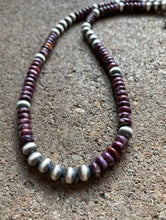 Load image into Gallery viewer, Sterling Silver Purple Spiny Oyster W Pearls Bead Necklace. 18 inch