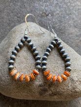 Load image into Gallery viewer, Sterling Silver Spiny Oyster W Pearls Bead Loop Earrings.