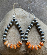 Load image into Gallery viewer, Sterling Silver Spiny Oyster W Pearls Bead Loop Earrings.