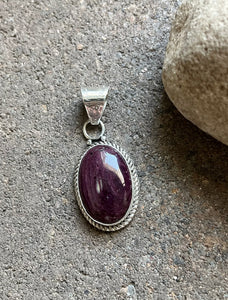 Native American Sterling Silver Purple Spiny Oyster Pendant. CS