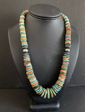 Load image into Gallery viewer, Sterling Silver Spiny Oyster W Green Turquoise Bead Necklace. 21.5 inch