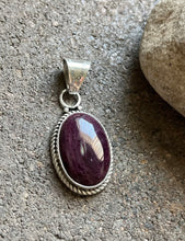 Load image into Gallery viewer, Native American Sterling Silver Purple Spiny Oyster Pendant. CS