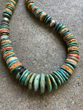 Load image into Gallery viewer, Sterling Silver Spiny Oyster W Green Turquoise Bead Necklace. 21.5 inch