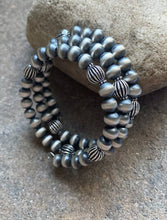 Load image into Gallery viewer, Sterling Silver Pearls Spiral Wrap Bead Bracelet. Free Size