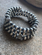 Load image into Gallery viewer, Sterling Silver Pearls Spiral Wrap Bead Bracelet. Free Size