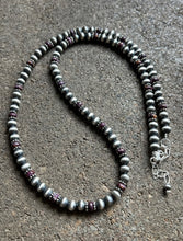 Load image into Gallery viewer, Sterling Silver Purple Spiny Oyster W 6mm Pearls Bead Necklace. 24 inch