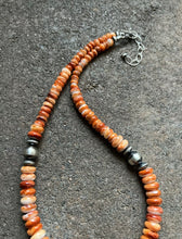 Load image into Gallery viewer, Sterling Silver Graduated Spiny Oyster Bead Necklace. 18 inch