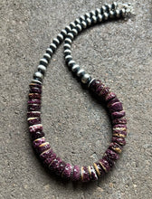 Load image into Gallery viewer, Sterling Silver Purple Spiny Oyster with Pearls Bead Necklace. 18 inch