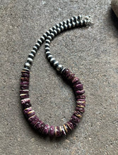 Load image into Gallery viewer, Sterling Silver Purple Spiny Oyster with Pearls Bead Necklace. 18 inch