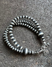 Load image into Gallery viewer, Sterling Silver 4mm 5mm 6mm Pearls Multi Strand Bead Bracelet. 7 inch