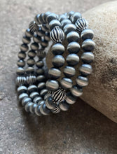 Load image into Gallery viewer, Sterling Silver Pearls Spiral Wrap Bead Bracelet. Free Size
