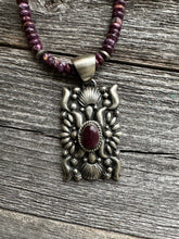 Load image into Gallery viewer, Navajo Sterling silver purple spiny oyster necklace pendant